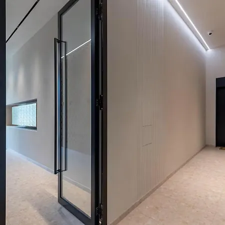 Modern Hidden Oasis In Apartment *